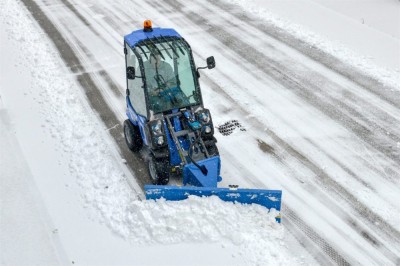 MultiOne-mini-loader-2-series-with-snow-blade-01-1030x688-1